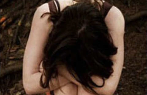 Quan hệ bừa bãi, bé gái 14 tuổi sinh con không biết của ai