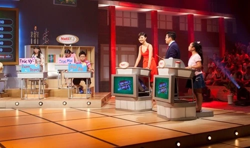 Trà My rạng rỡ thi tài với học sinh lớp 5