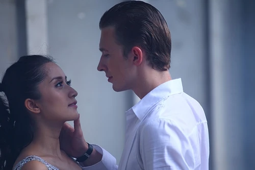 "Nữ hoàng dance sport" Khánh Thi hát về mối tình buồn