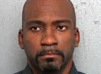 Thầy giáo quan hệ đồng tính với học sinh để lây HIV