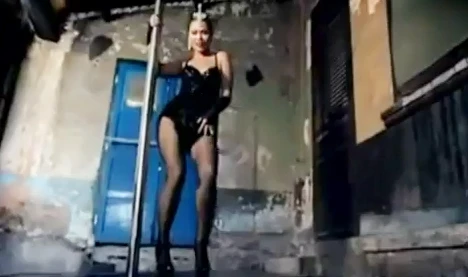 Phương Vy Idol biến hóa thành vũ công múa cột