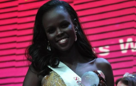 Nữ sinh da đen lên ngôi hoa hậu của các hoa hậu