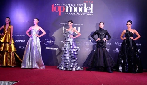 Chân dài Next top hội ngộ trên sàn diễn