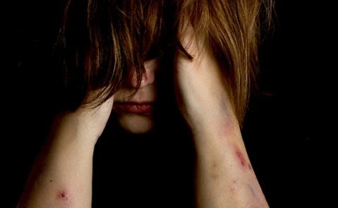 Thiếu nữ bị cha dượng cưỡng hiếp suốt 15 năm