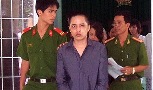 Vào tù vì hại đời nữ sinh còn quay clip nóng để "trả thù"