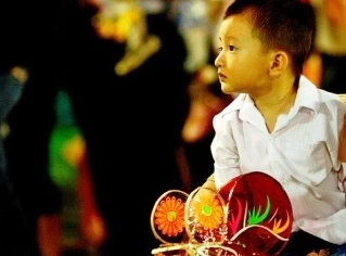 Trung thu - Đêm hội của tuổi thơ