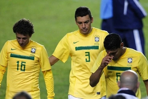 Brazil thành cựu vô địch