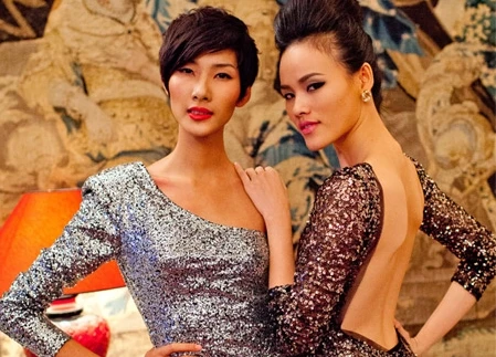 Người mẫu Top Model khoe lưng trần, váy lấp lánh