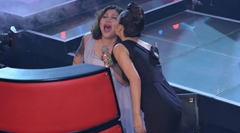 Thu Minh âu yếm và nhận hát bè cho Siu Black