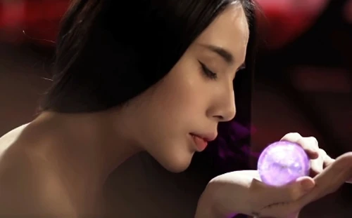 Thủy Tiên bất ngờ hóa thân thành... hồ ly tinh
