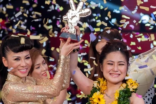 17 tuổi - Hương Tràm thành Quán quân Giọng hát Việt 2012