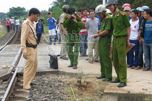 Băng qua đường sắt thiếu quan sát, bị tàu hỏa tông chết