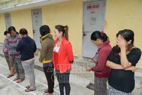  Phá sòng bạc của các "quí bà"