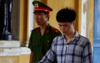 Hối không kịp vì cùng bạn gái nhí "chơi trò người lớn"