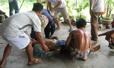 Nối dây bằng mồm, một thầy giáo bị điện giật chết