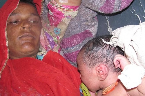 Chuyện thật như đùa: Đẻ con gái, nhất quyết đòi con trai 