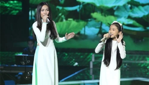 Cô trò Hiền Thục - Phương Mỹ Chi trở lại với nhạc quê hương