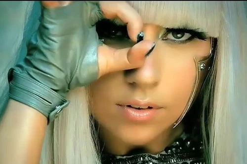 Bị đòi 1,8 triệu USD vì Lady Gaga không đến Nga