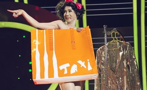 Xem màn "lột đồ" giả gái tài tình của Minh Thuận