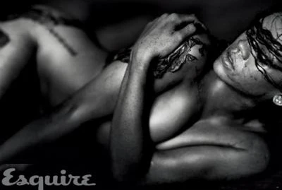 Sốc với ảnh nude mới của ca sĩ Rihanna 