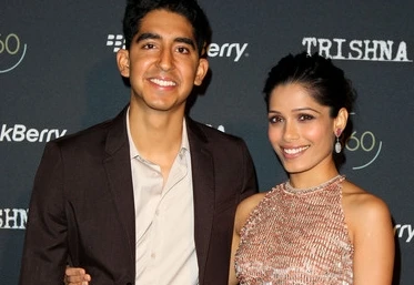 Cặp sao “Triệu phú khu ổ chuột” tình tứ đi dự tiệc