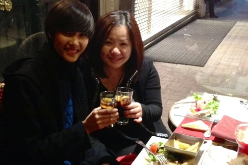 Hoàng Thùy đón sinh nhật tại Paris