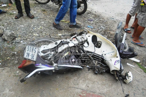 Cố tình vượt đèn đỏ, nam thanh niên nguy kịch