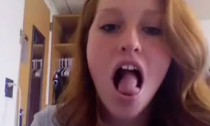 Sốc với màn "múa lưỡi" điêu luyện của cô gái trẻ