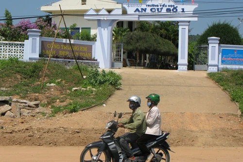 Nhốt bảo vệ trong phòng để “tung hoành” trộm cắp trường học