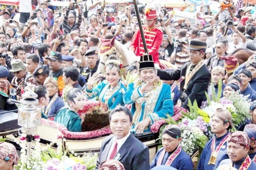 Tưng bừng đám cưới hoàng gia Indonesia