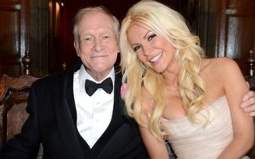 Ông trùm Playboy 86 tuổi cưới tình cũ 26 tuổi