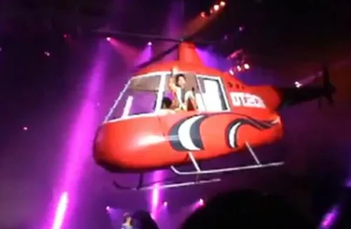 Sau Hà Hồ, Đan Trường lại dùng trực thăng trong Live show