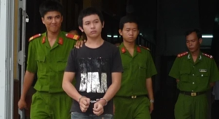 “Vác” bụng bầu cùng chồng đi cướp