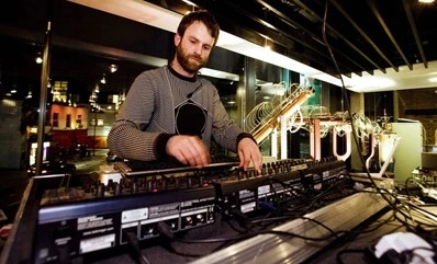 Nghe nhạc điện tử Anh tại Hà Nội