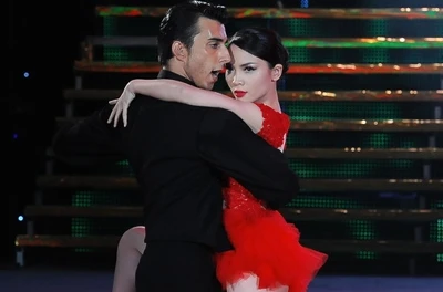 Yến Trang diện váy đỏ "bốc lửa" nhảy Tango