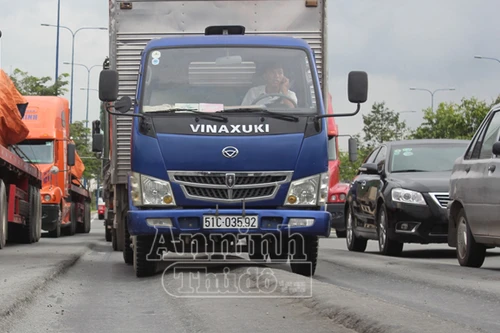 Cận cảnh bề mặt sụt lún, lượn sóng trên "đại lộ nghìn tỷ"
