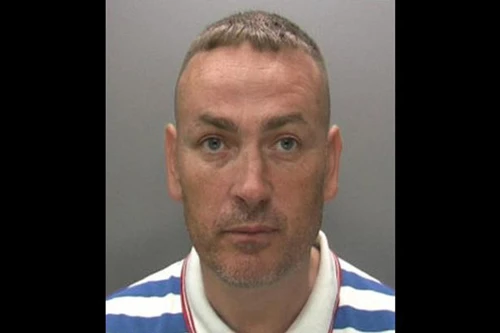 Dùng kim tiêm nhiễm HIV đâm bạn gái cũ và tình địch