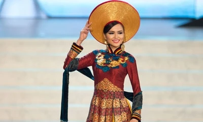 Áo dài của Diễm Hương lọt Top trang phục dân tộc đẹp nhất