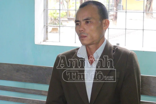 Mâu thuẫn trên bàn ăn, đâm cháu họ dã man