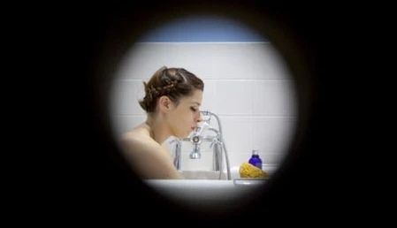 Kỳ cục chiêu bài tiếp thị "nhìn trộm phụ nữ tắm" để hút du khách