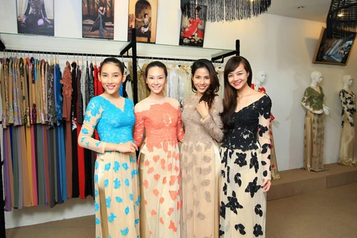 Võ Việt Chung tung bộ sưu tập áo dài mới 