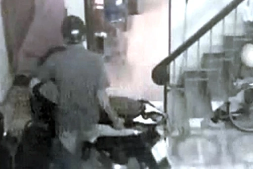 Quái chiêu đạo chích: Rải tiền lẻ, trộm xe SH