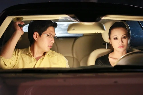 Bình Minh thức trắng đêm cùng hai người đẹp