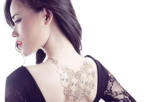 Tuyết Lan gợi cảm với đôi môi mọng đỏ