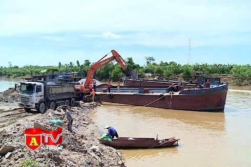 Tăng cường kiểm tra các bến bãi trung chuyển vật liệu xây dựng hoạt động không phép