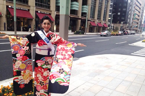 Hoa hậu Đặng Thu Thảo “bỡ ngỡ” diện Kimono