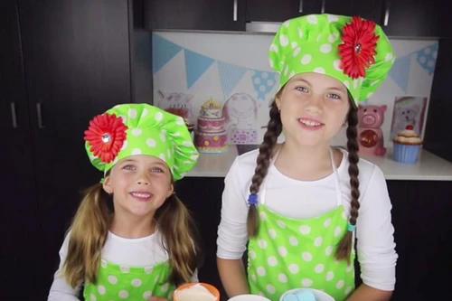 Bé gái 8 tuổi kiếm 127.777 USD/tháng nhờ YouTube 