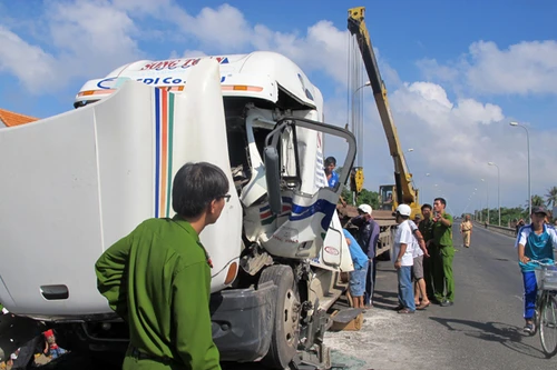 Ô tô tự gây tai nạn, 2 người chết, 1 bị thương