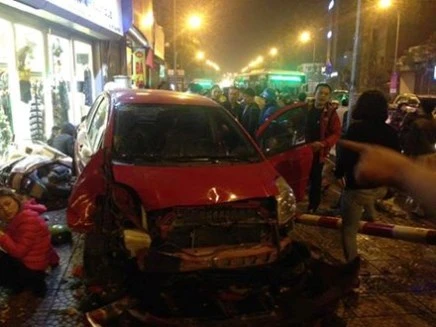 Vợ lái xe Yaris gây tai nạn ở Hà Nội nằm trong số 6 người bị thương