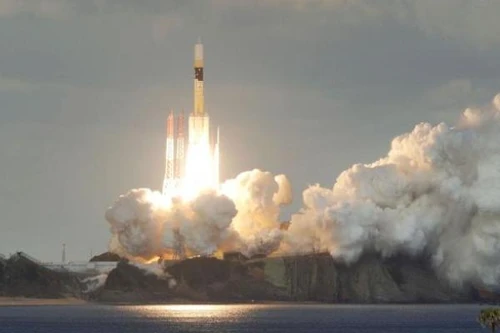 Nhật Bản phóng vệ tinh quân sự đầu tiên đối phó Trung Quốc